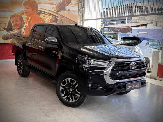 TOYOTA HILUX 2.8 D-4D TURBO DIESEL CD SRX 4X4 AUTOMÁTICO